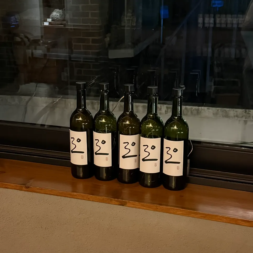 The atmosphere on Ryu-eun’s second floor with large windows