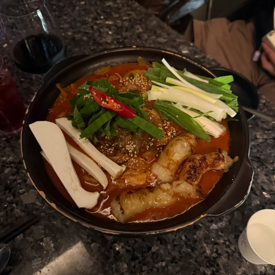 Daedoritang with daechang and chicken