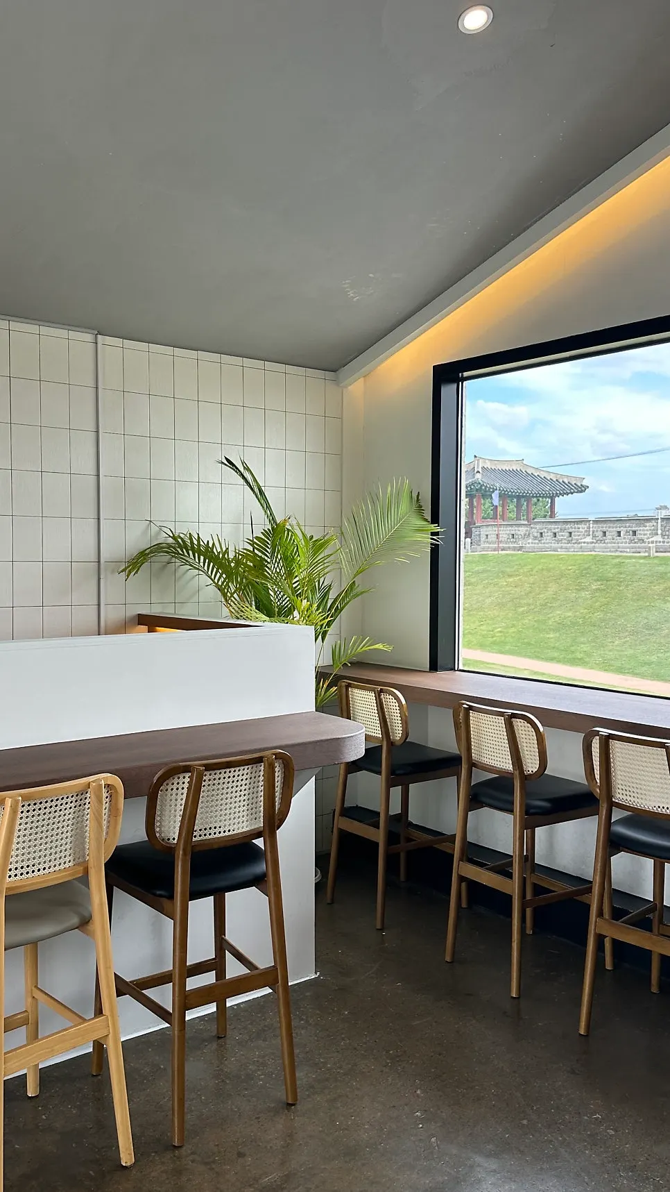 3rd-floor seating with wood furniture