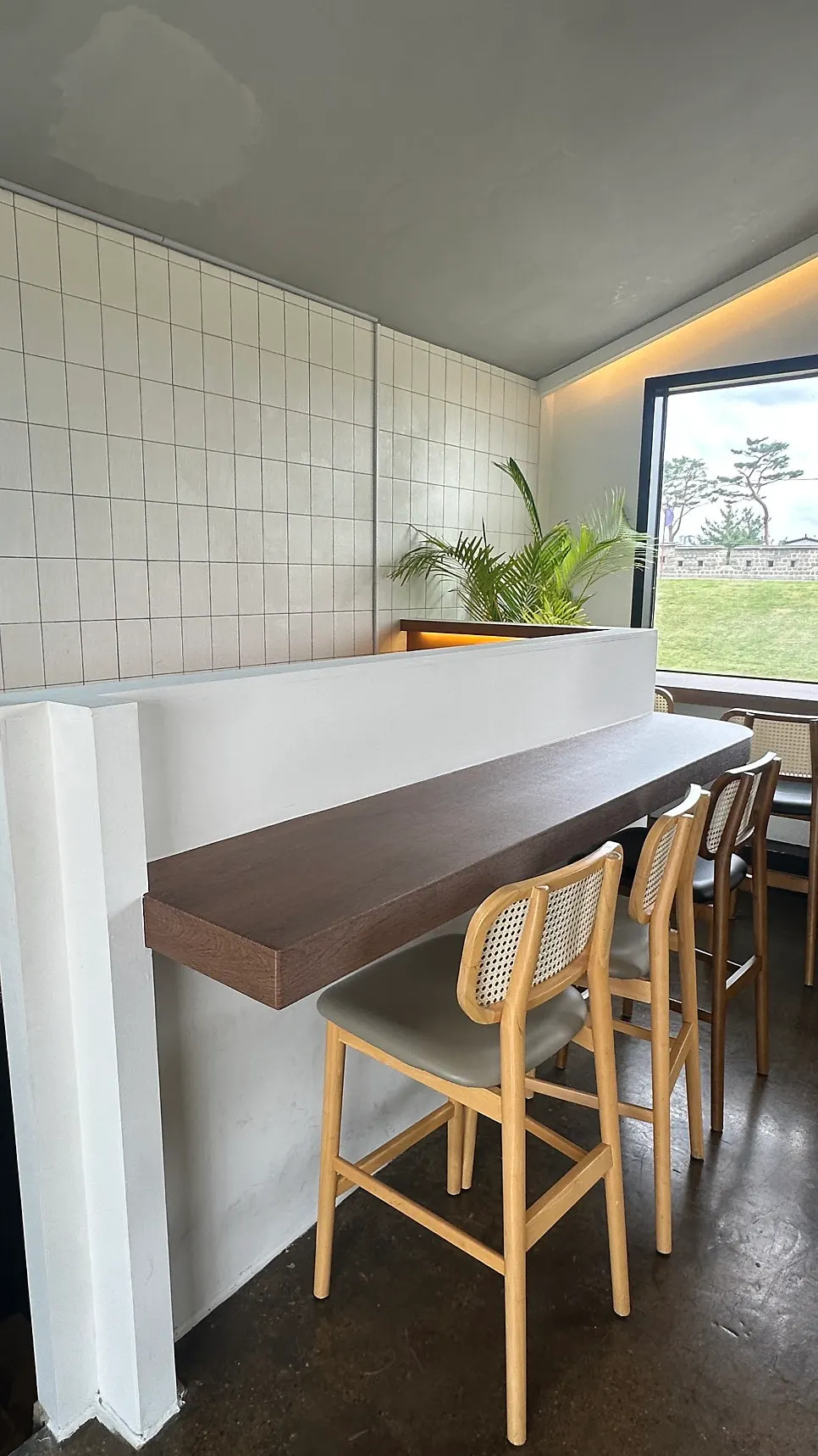3rd-floor interior mixing concrete and wood