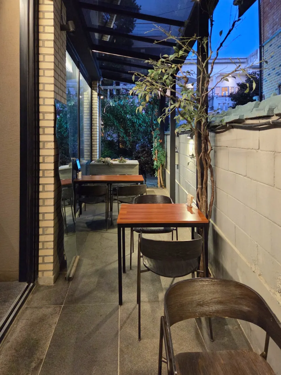Ryu-eun indoor seating with well-spaced tables