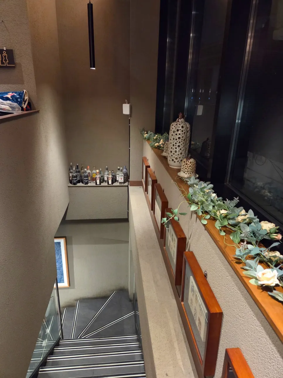 Ryu-eun staircase decorated with objects