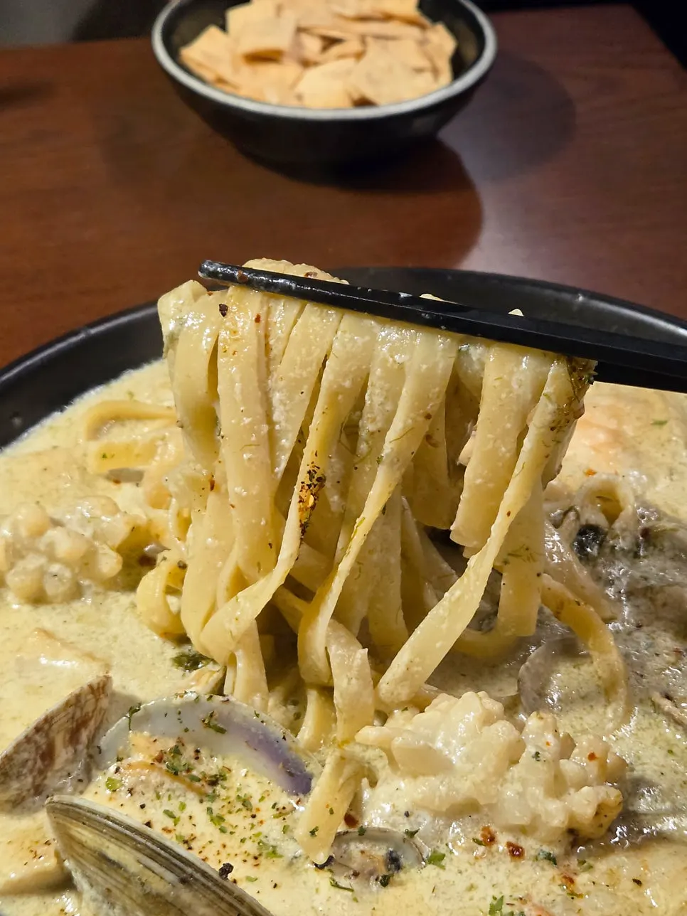 Creamy seafood pasta with gamtae