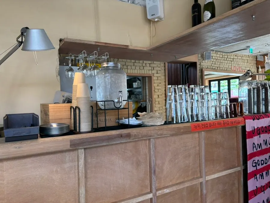 Self-serve zone with water and tissues
