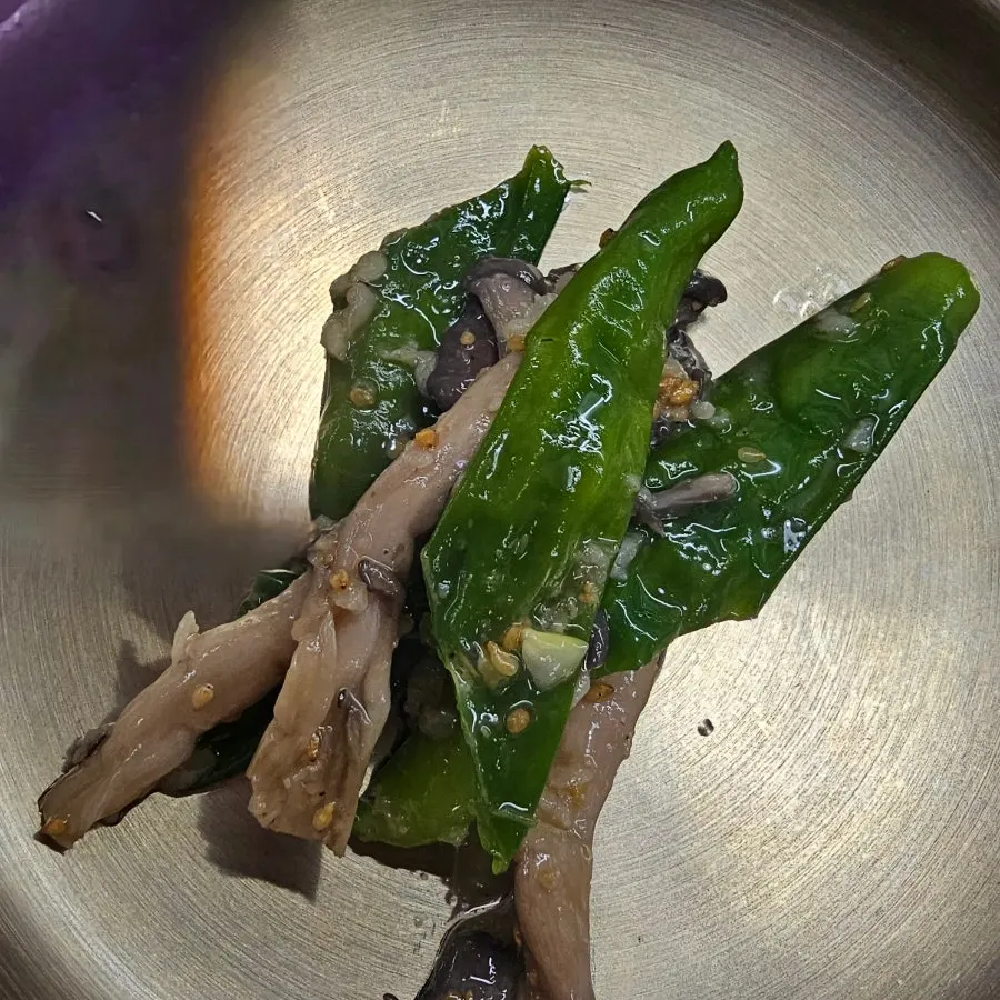 Side dishes served with duck baeksuk