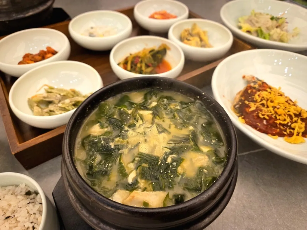 Full table spread of seaweed soup at Haenon Miyeok Gwacheon Direct Branch