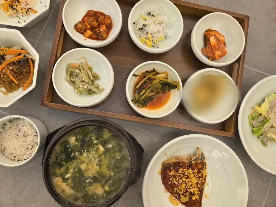 Table after finishing the meal at Haenon Miyeok Gwacheon Direct Branch