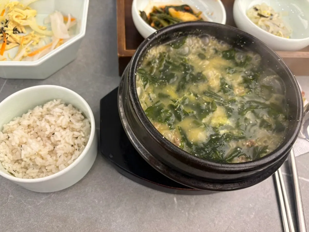 Full seaweed soup spread at Haenon Miyeok Gwacheon Direct Branch