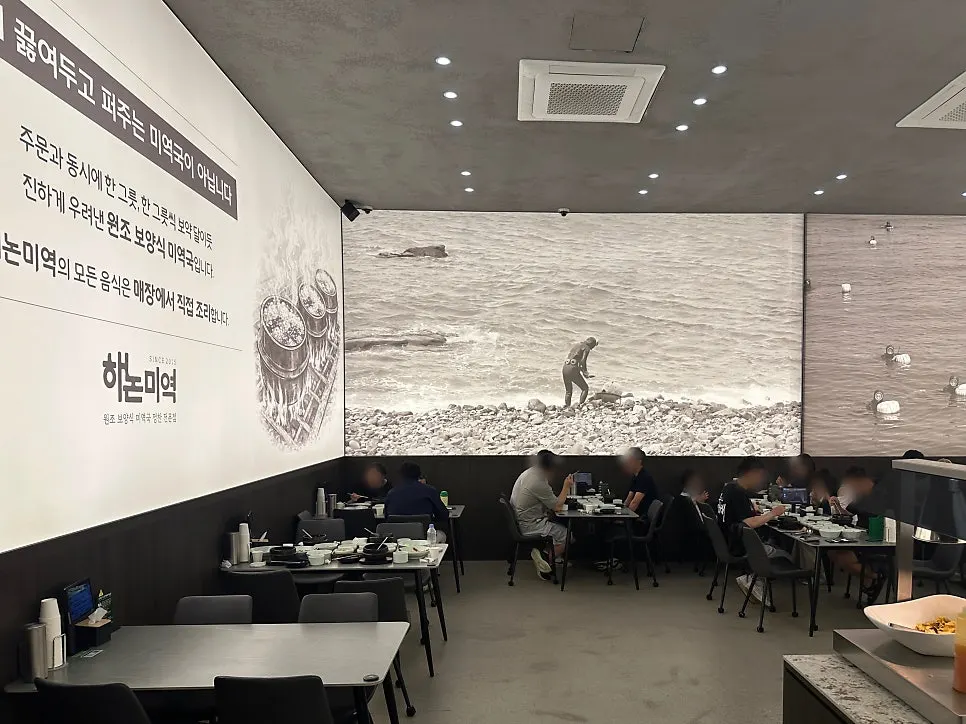 Standalone building exterior and parking lot of Haenon Miyeok Gwacheon Direct Branch
