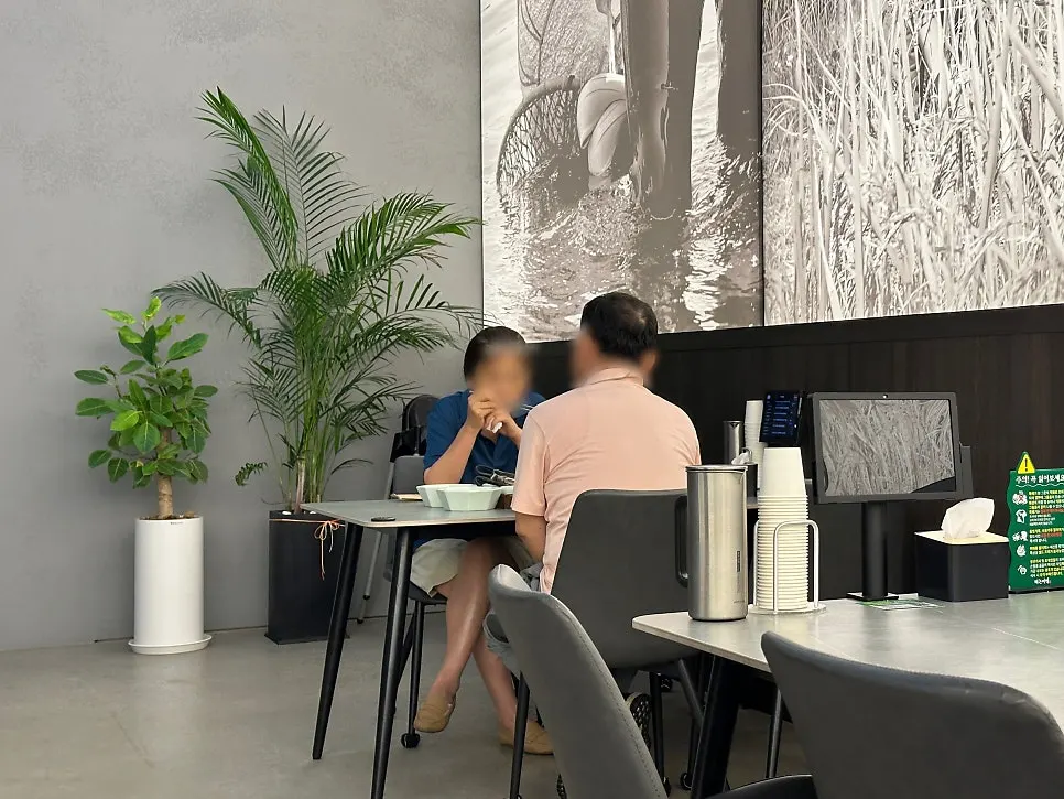 Wall featuring photos of a haenyeo diving scene