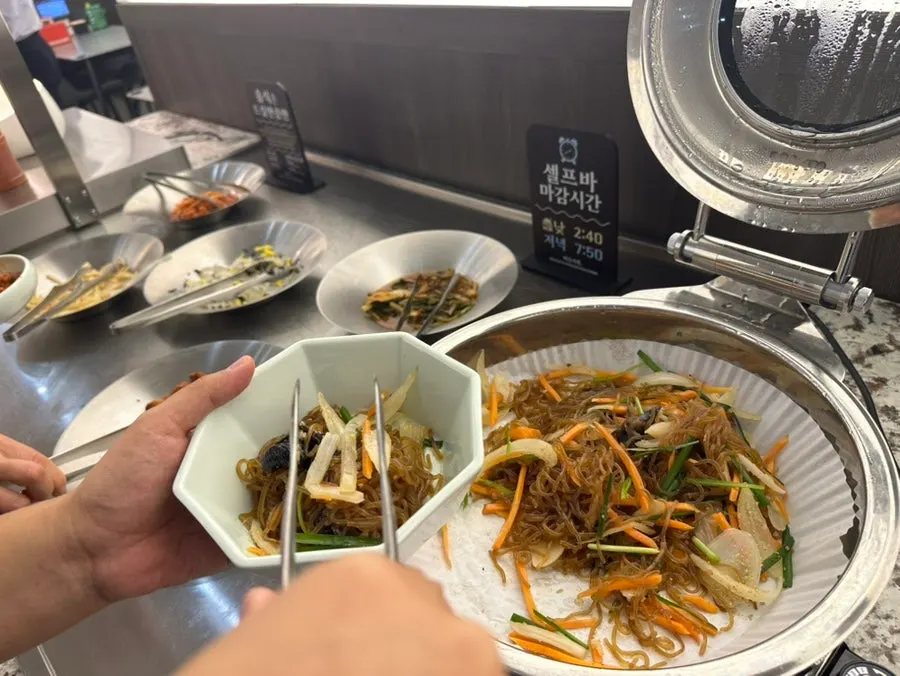 반찬 리필이 가능한 셀프바