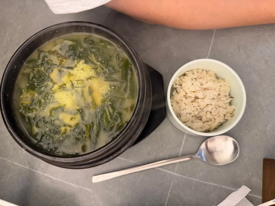 Beef seaweed soup with tot namul rice