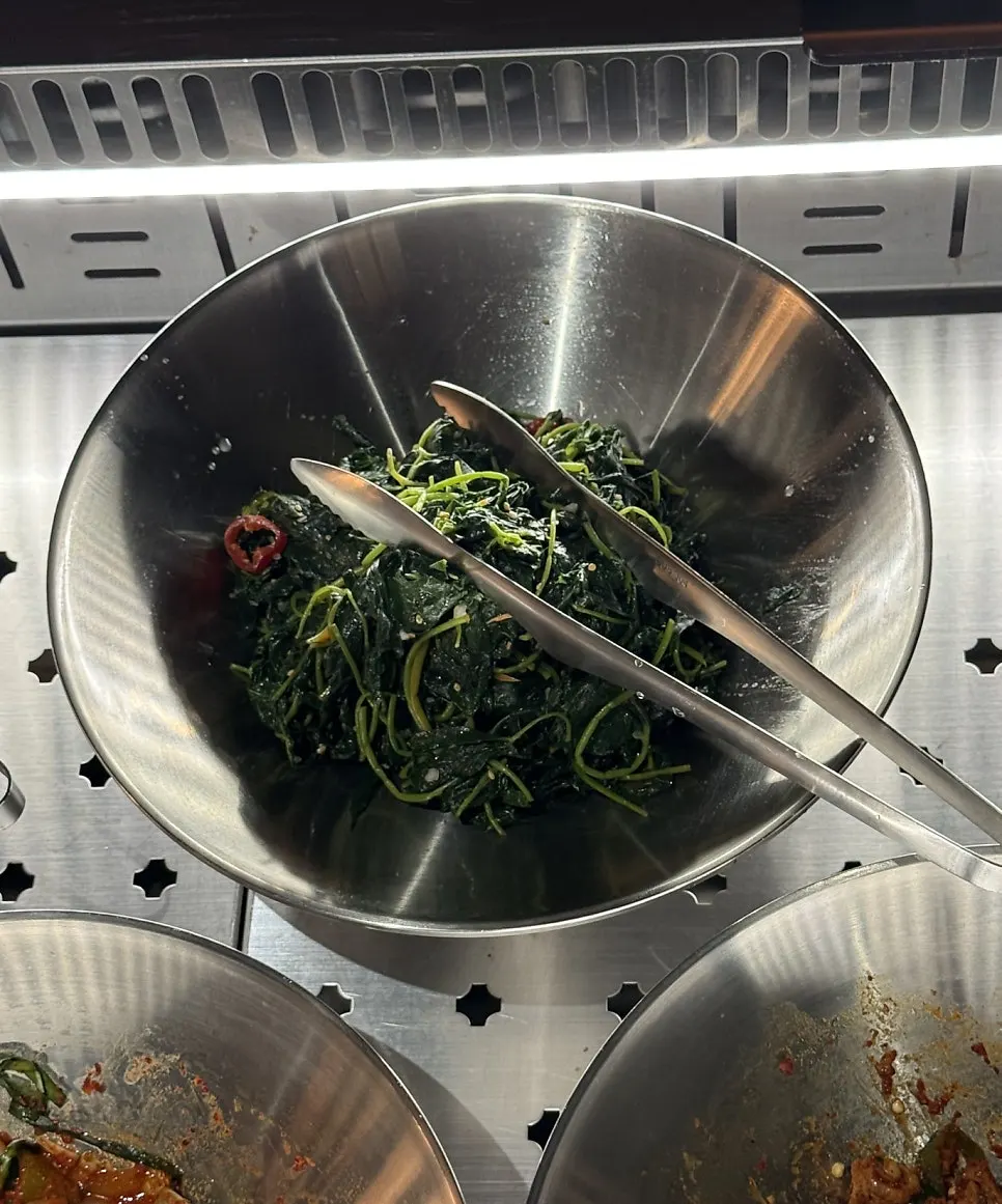 셀프바 반찬 톳두부무침과 겉절이
