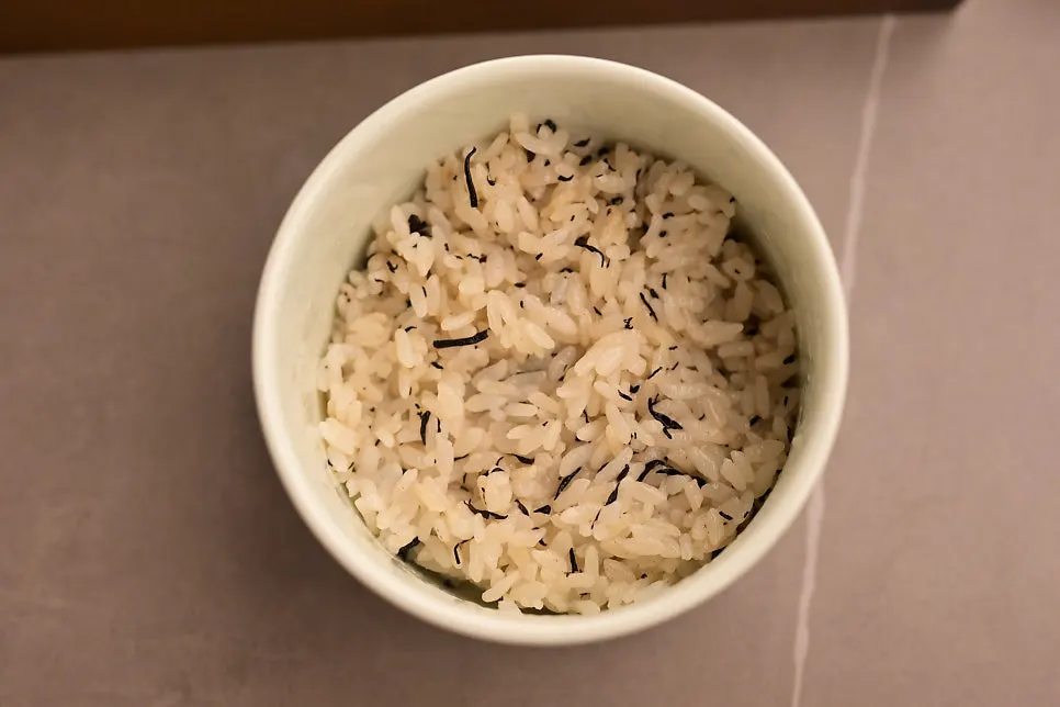 윤기 도는 공기밥