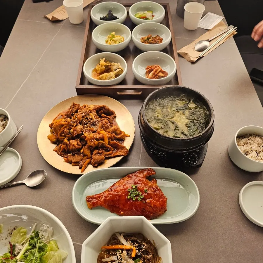 Table setting of scallop seaweed soup set and pork stir-fry set