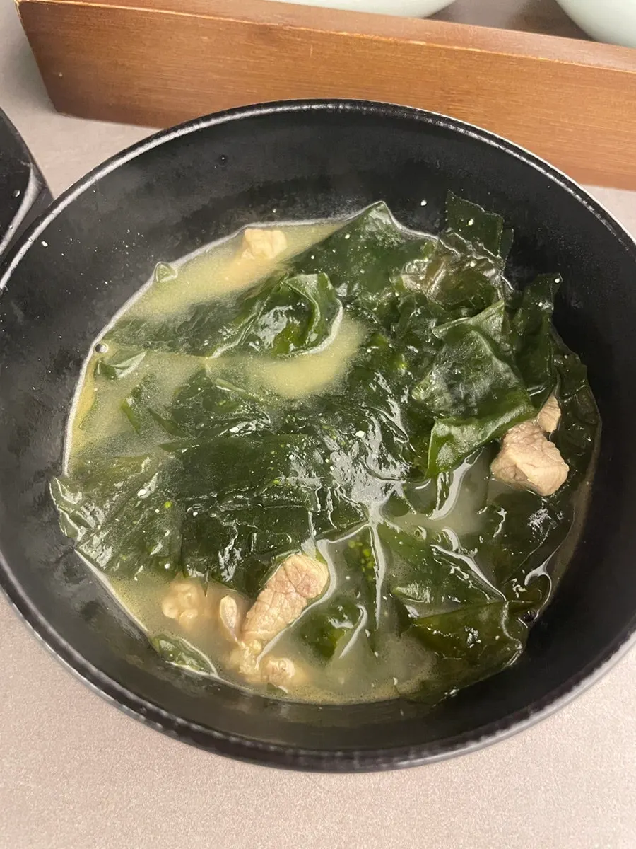 Two pots: beef seaweed soup and abalone flounder seaweed soup