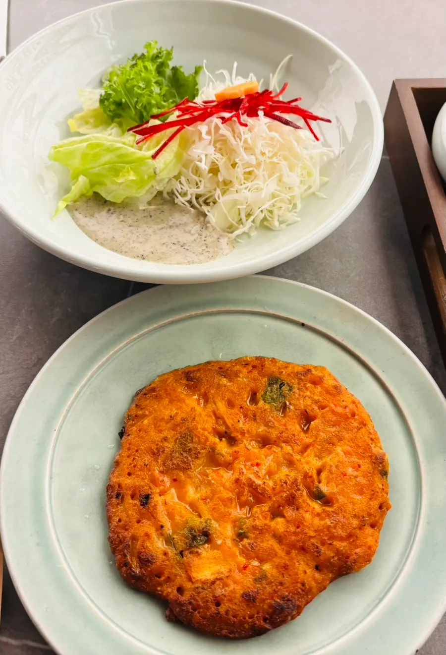 셀프바에서 담아온 반찬 접시