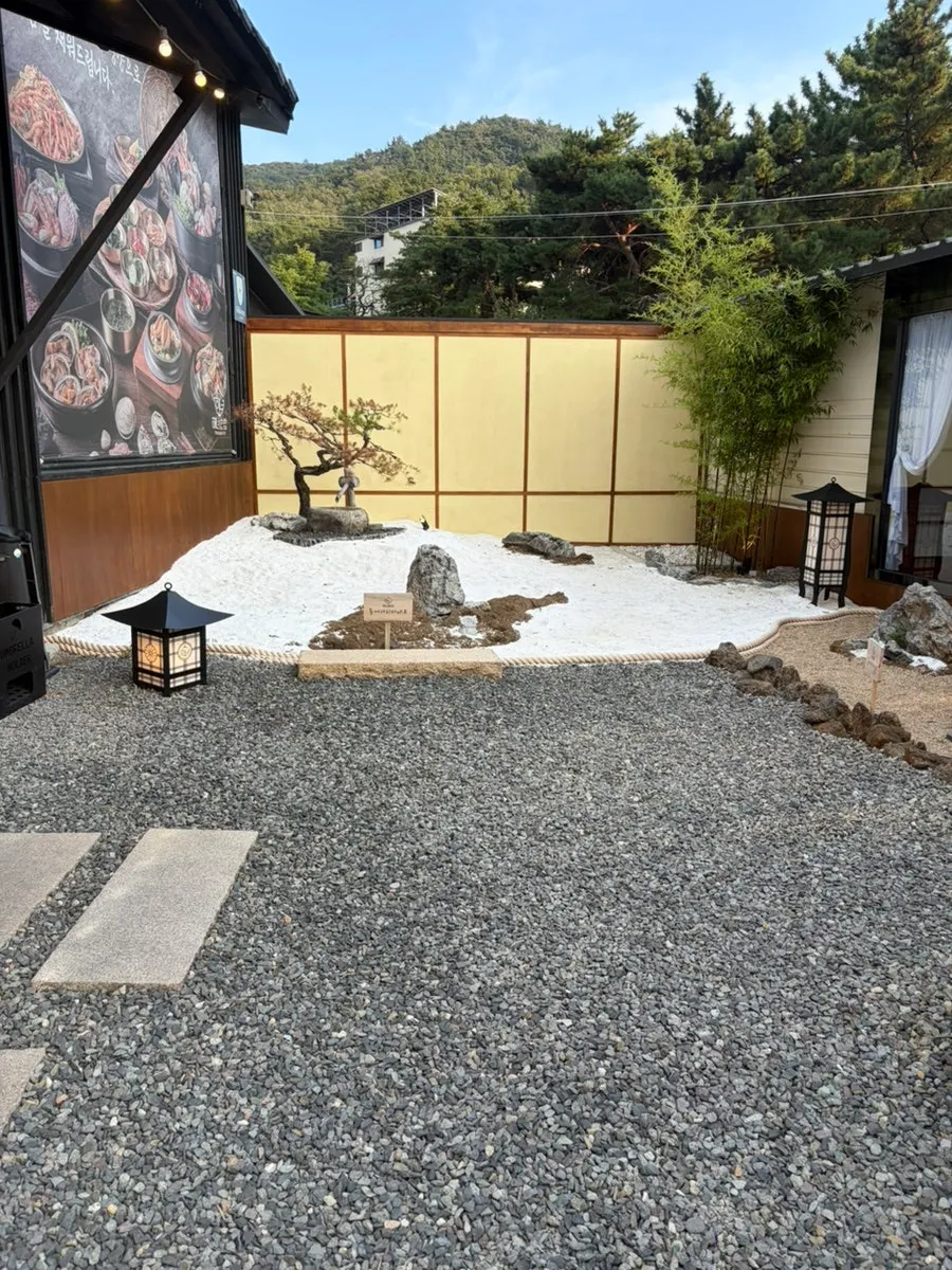 Private parking lot in front of the restaurant