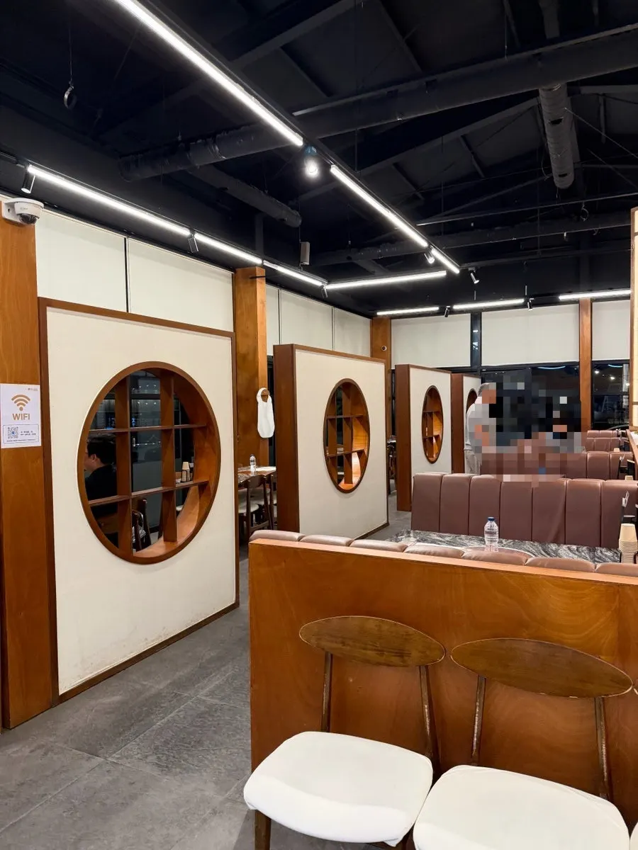 Separated indoor space at Haenyeo Sotbap Gyeongsan