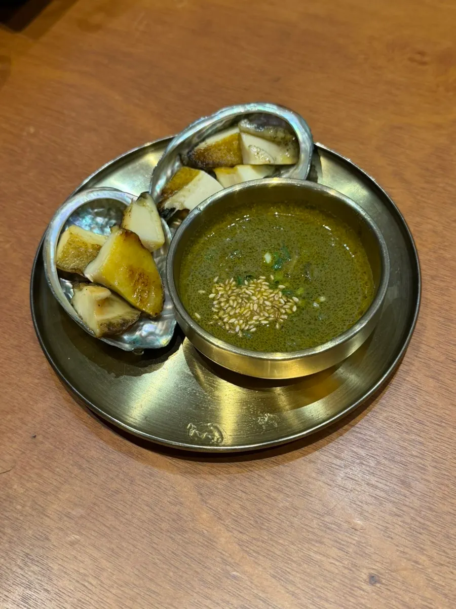 Extra order of butter-grilled abalone with innards sauce