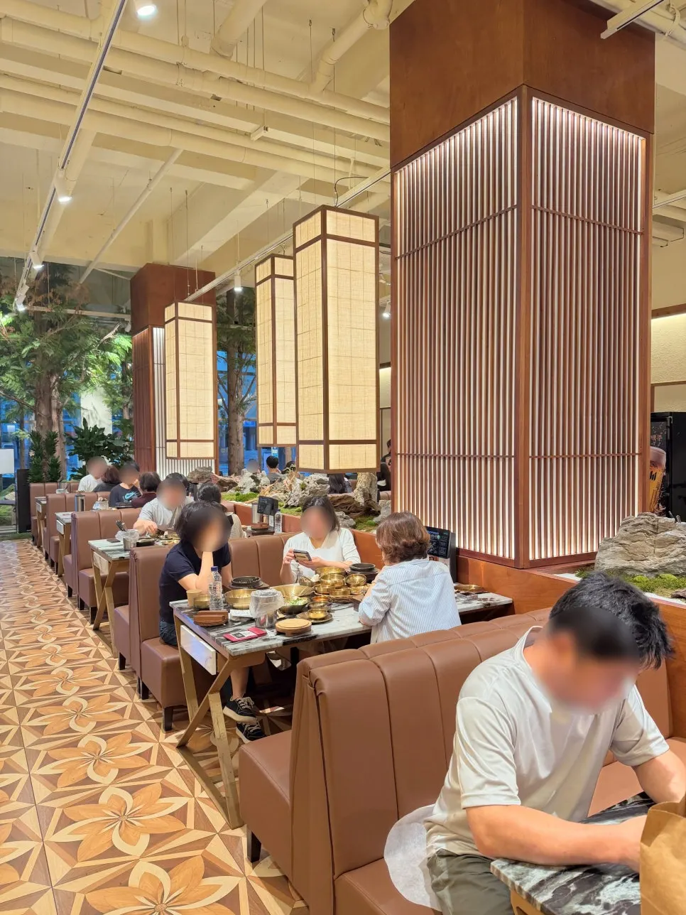 Haenyeo Sotbap private room-style seating