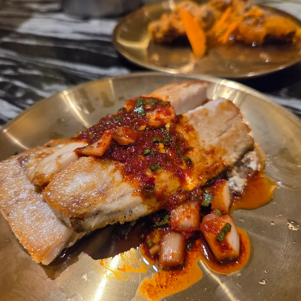 버터게우소스에 찍어 먹는 전복 버터구이