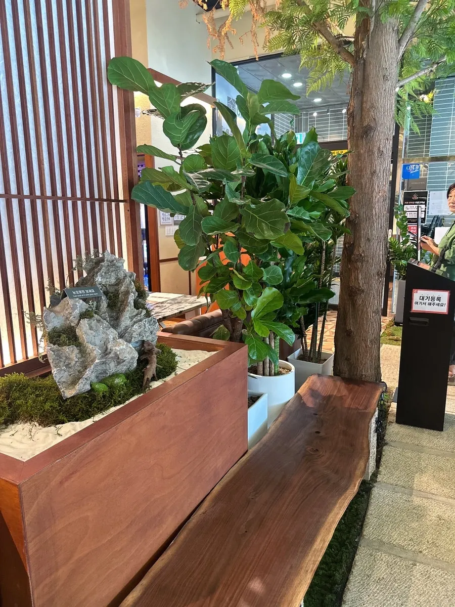 Entrance of Haenyeo Sotbap Suseong Direct Store on arrival at opening time