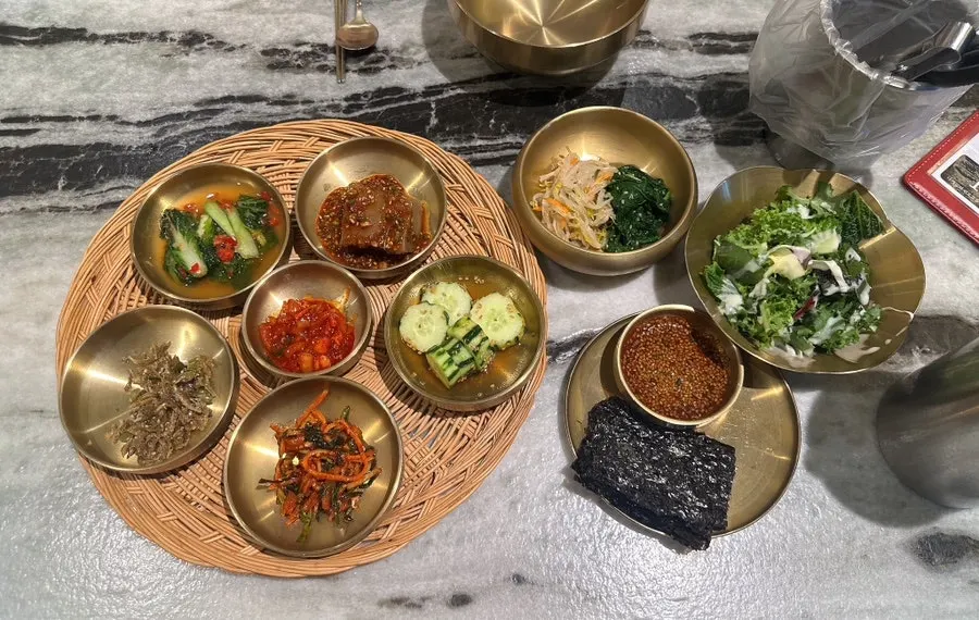 Neatly arranged banchan served before the sotbap