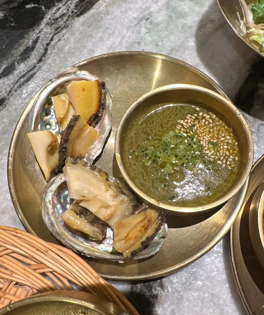 Butter abalone with intestine sauce from the review event
