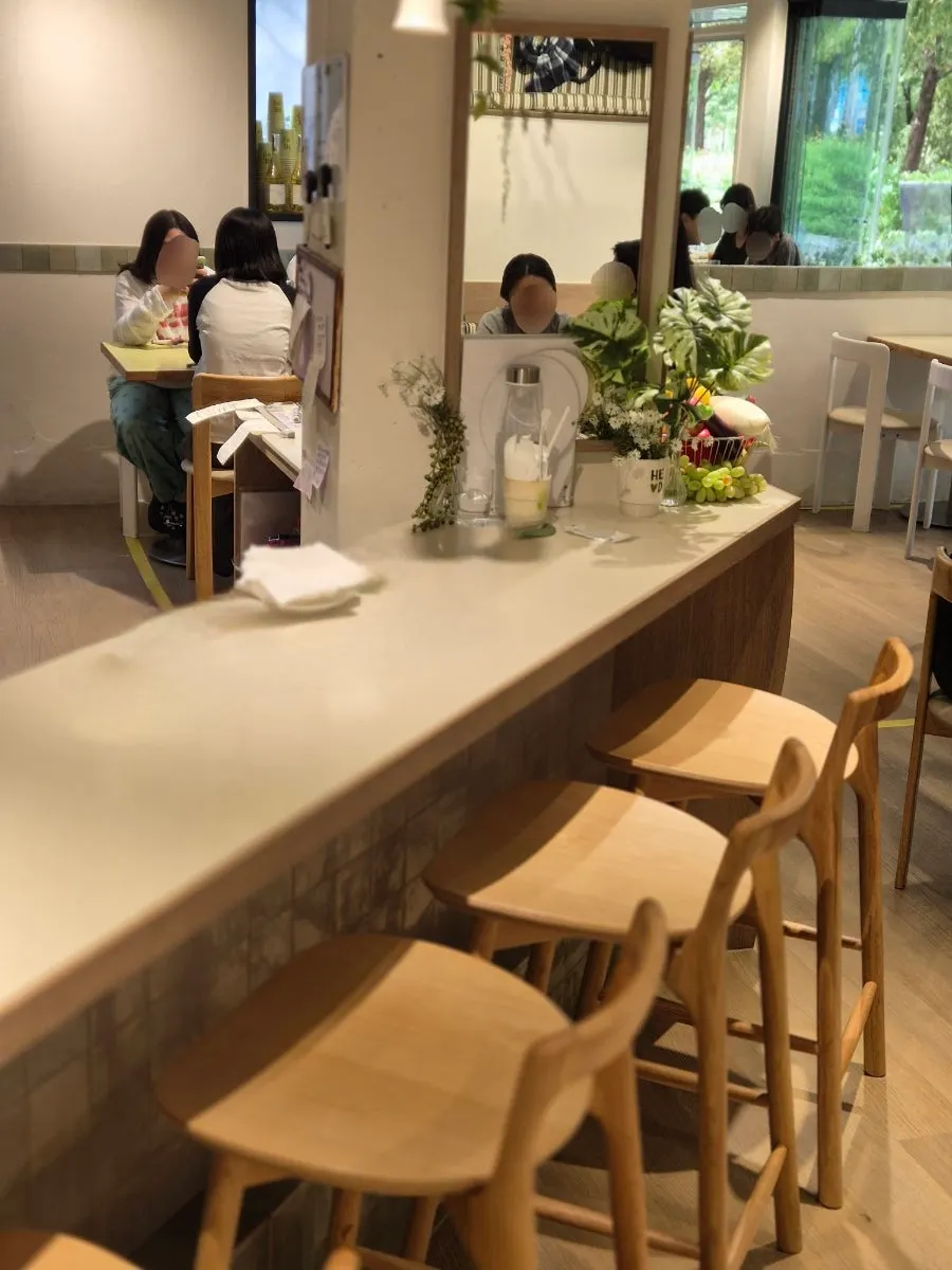 HEOD Gongdeok's bar table next to the kitchen and counter