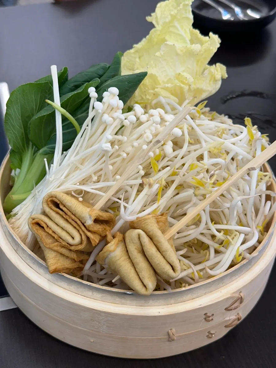 큰 냄비에 담겨 나온 해품해신탕 한 상