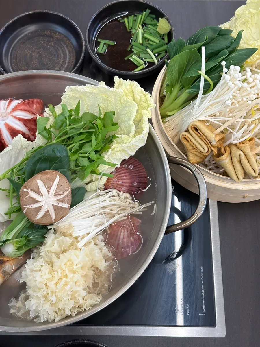 식사 마무리로 먹은 죽과 반찬