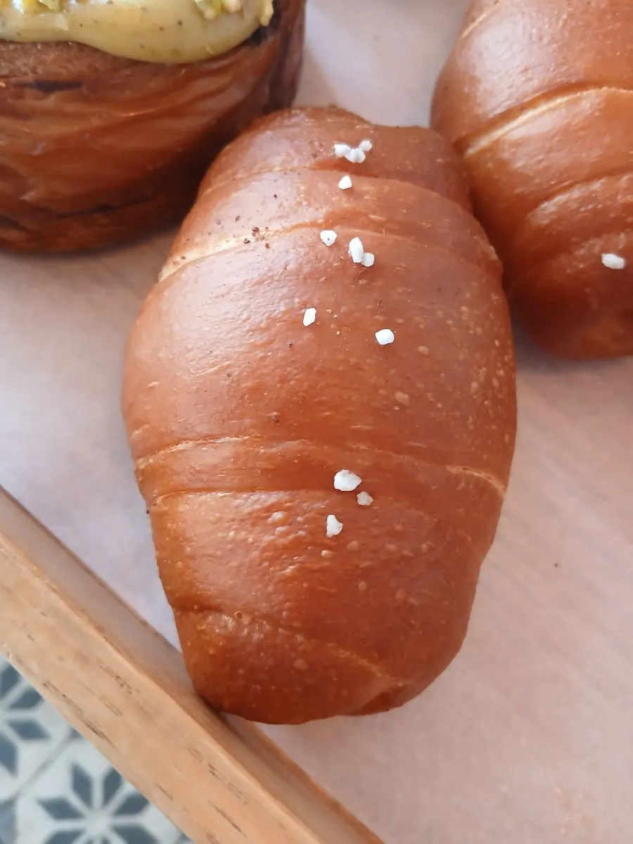 커스터드 필링이 가득한 에그 타르트