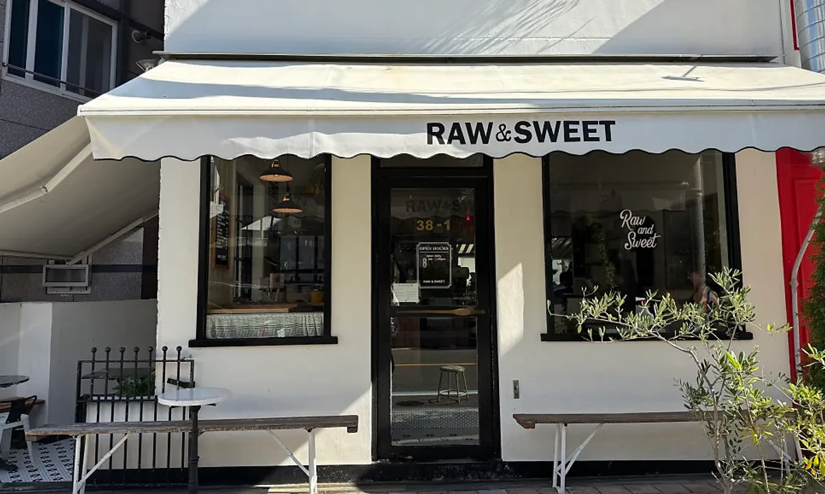 Front view of Low & Sweet Bakery café on Haeri-dan-gil, Haeundae