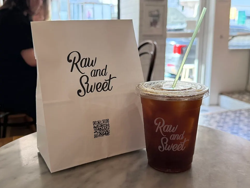 Dessert takeout bag with simple logo