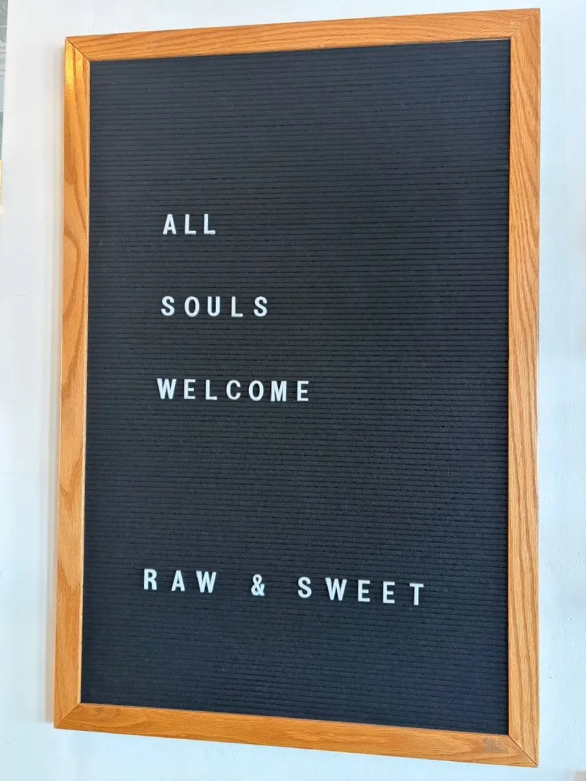 ALL SOULS WELCOME 슬로건