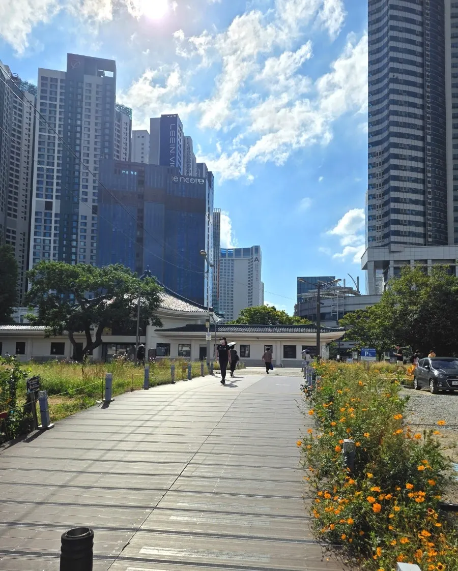 View of the Haeri-dan-gil alley near Haeundae Station