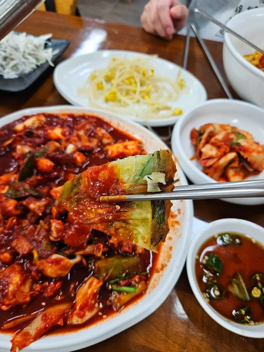 청양고추 간장 양념장에 찍는 낙지파전