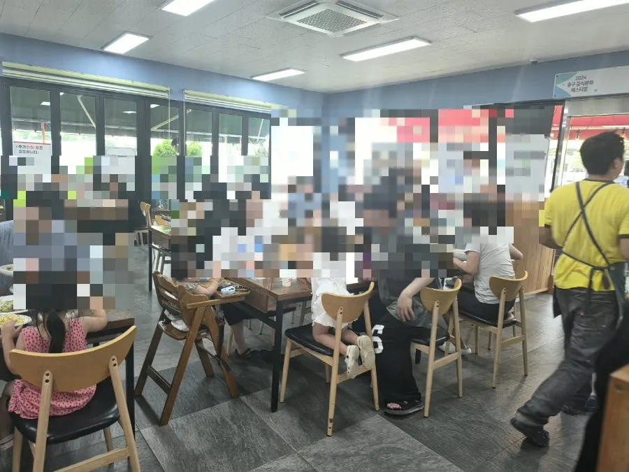 Dog-friendly etiquette guide posted at Haesanggung