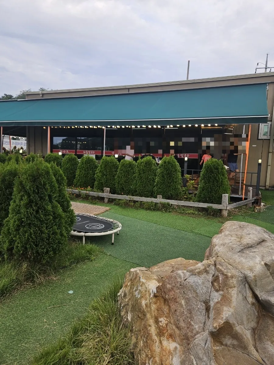 Terrace seating at Haesanggung