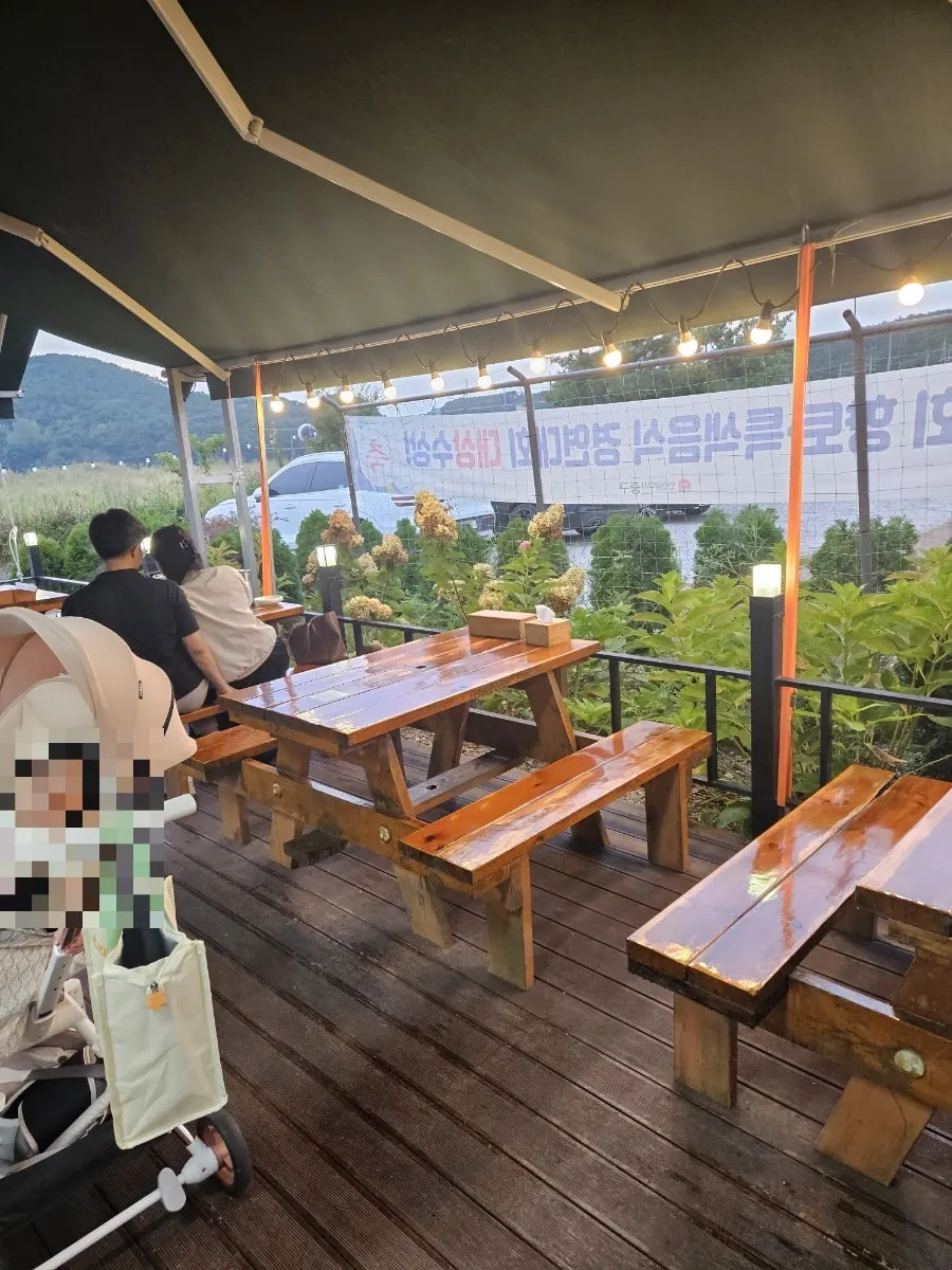 Terrace table at Haesanggung overlooking the play area