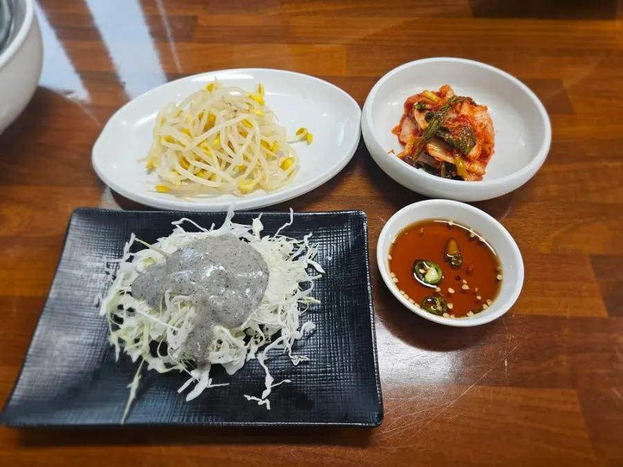 Bean sprout and cabbage salad side dish at Haesanggung
