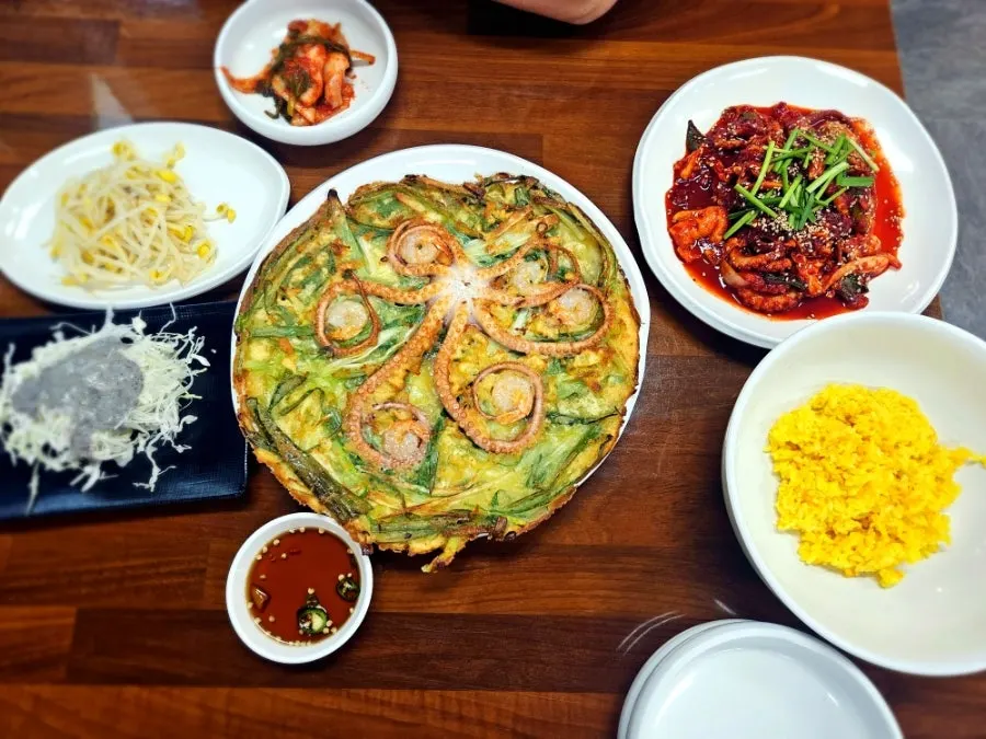 Full Haesanggung table set spread