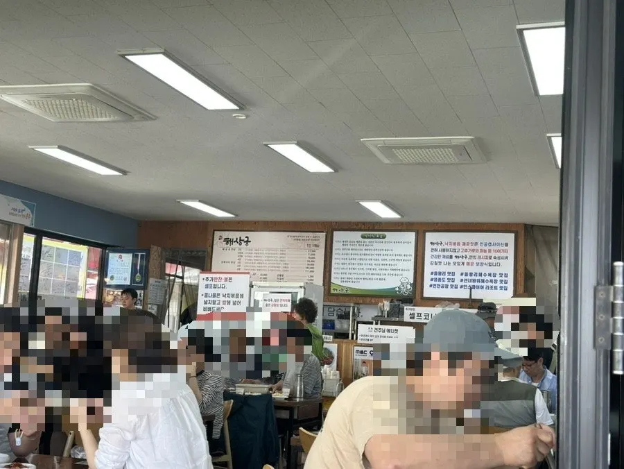 해상궁 매장 내부 좌석 풍경