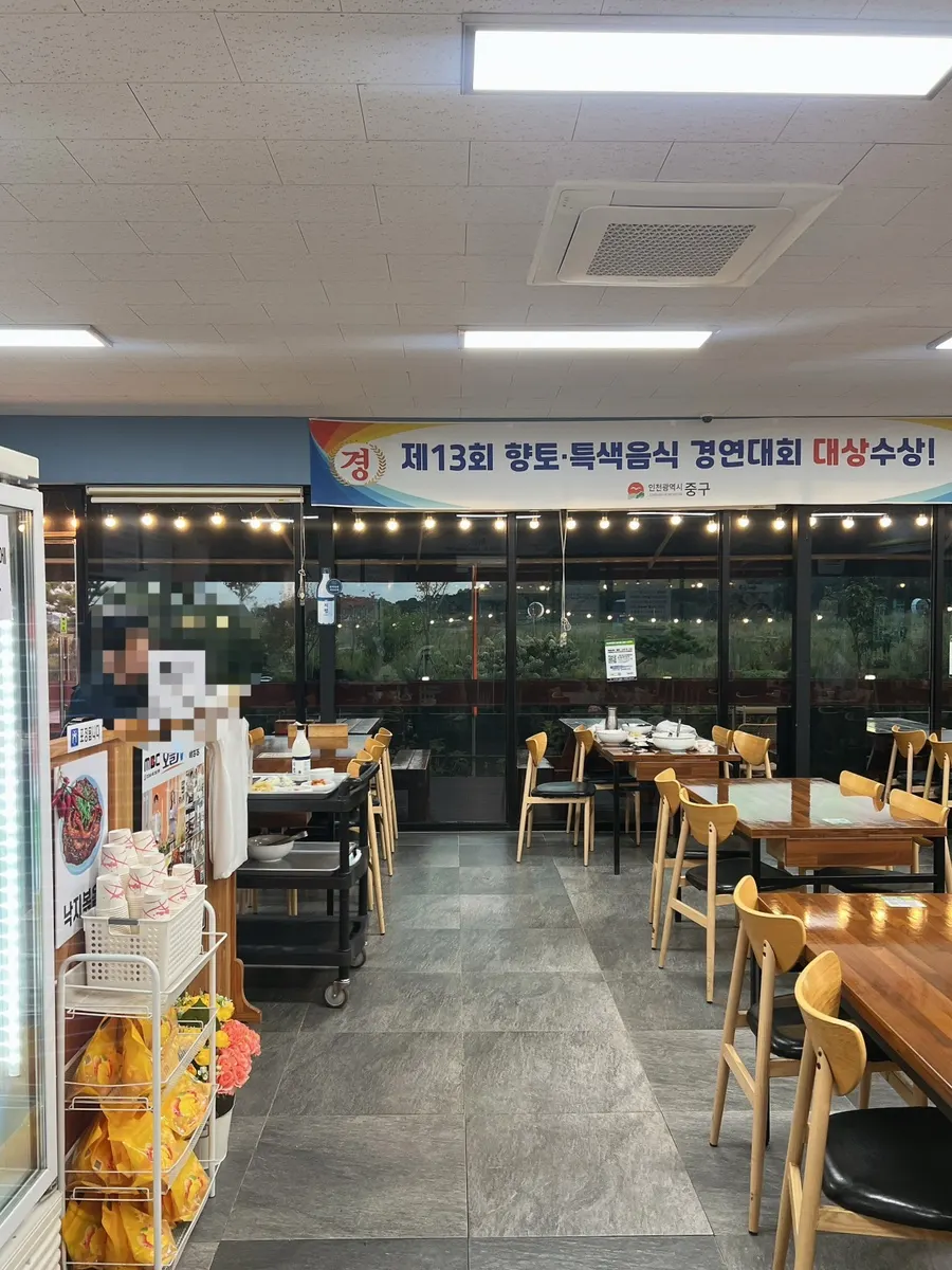 평일 이른 저녁 여유로운 해상궁 주차공간