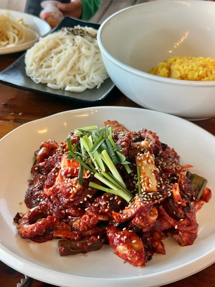 큼직한 낙지가 들어간 낙지볶음 클로즈업