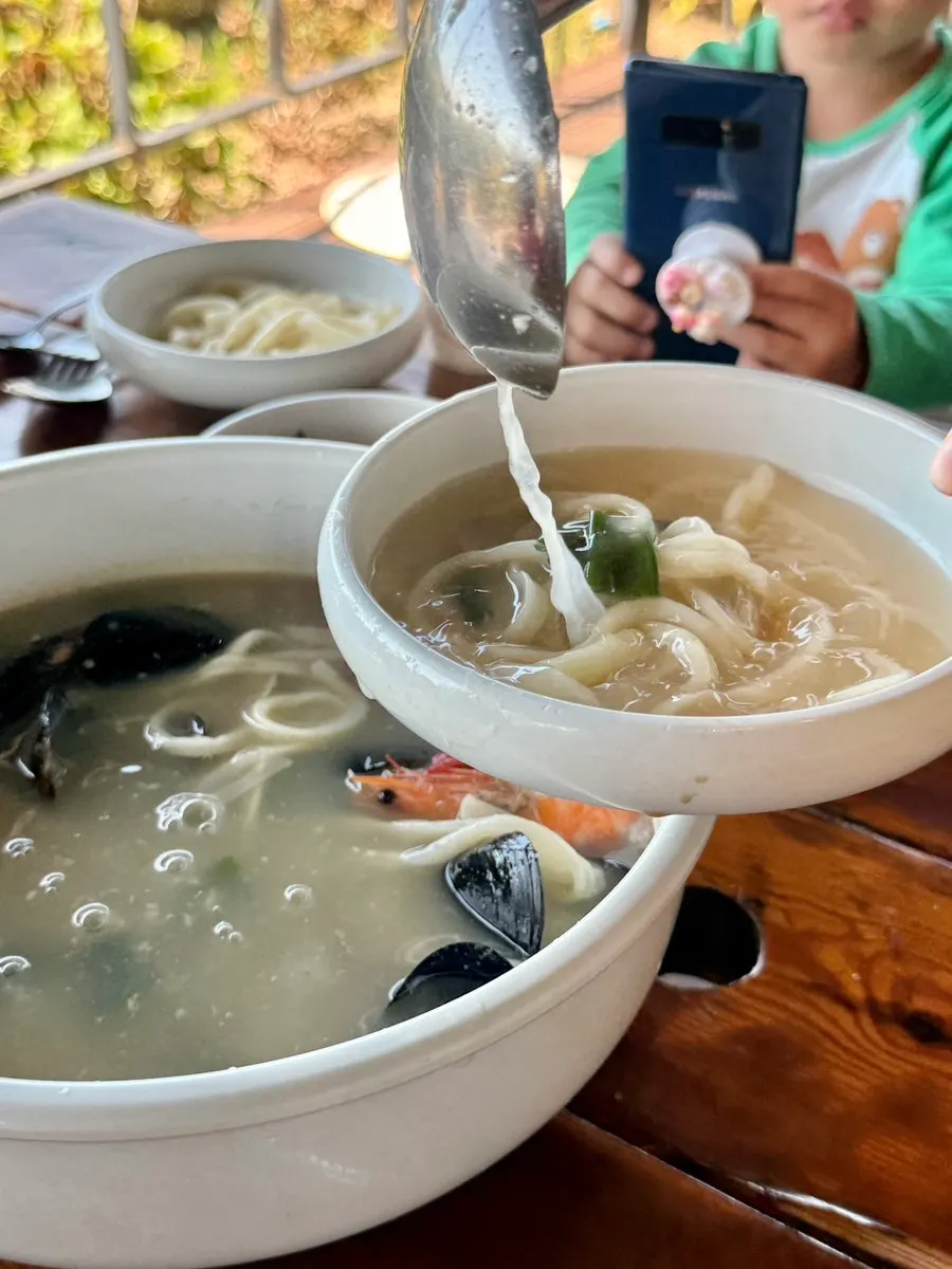 테라스 테이블에 차려진 해상궁 한상