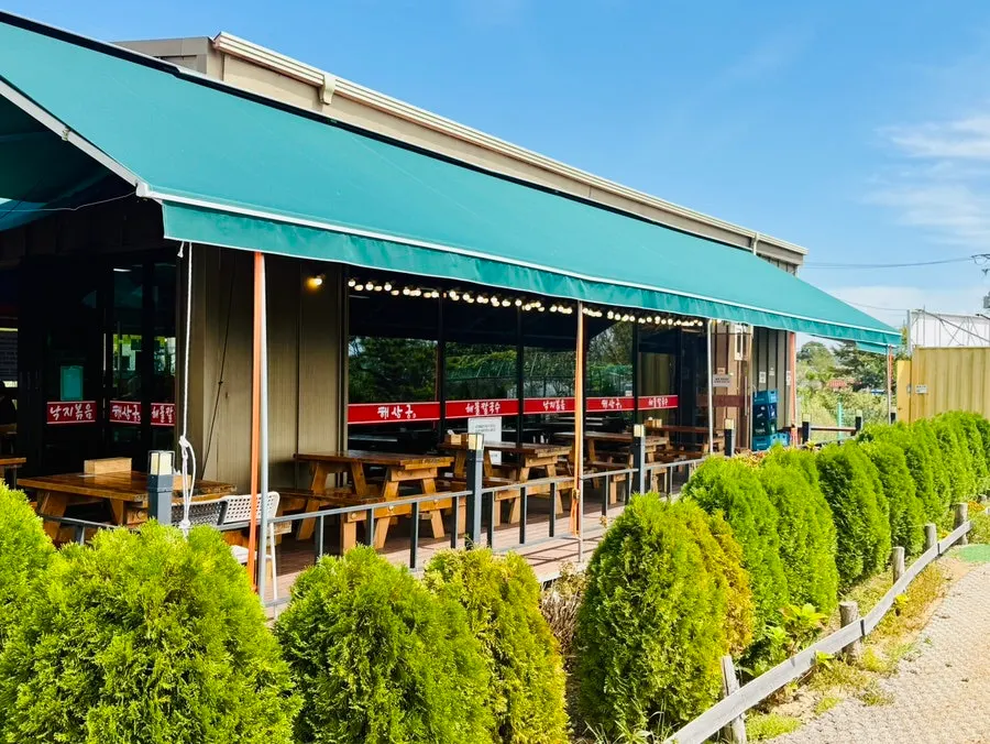 Exterior of dog-friendly Haesanggung in Eulwangri