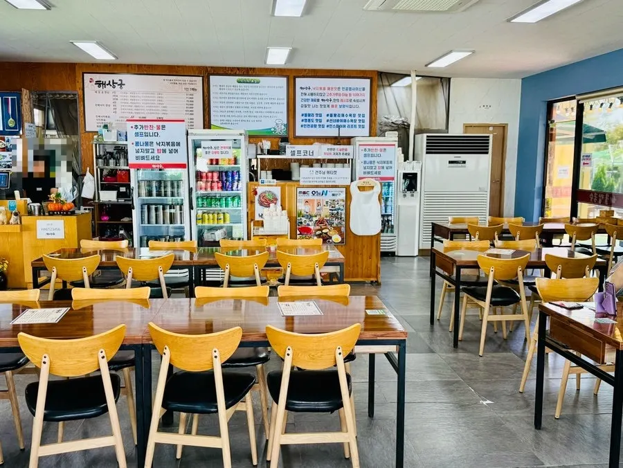 Indoor seating at Haesanggung with generously spaced tables