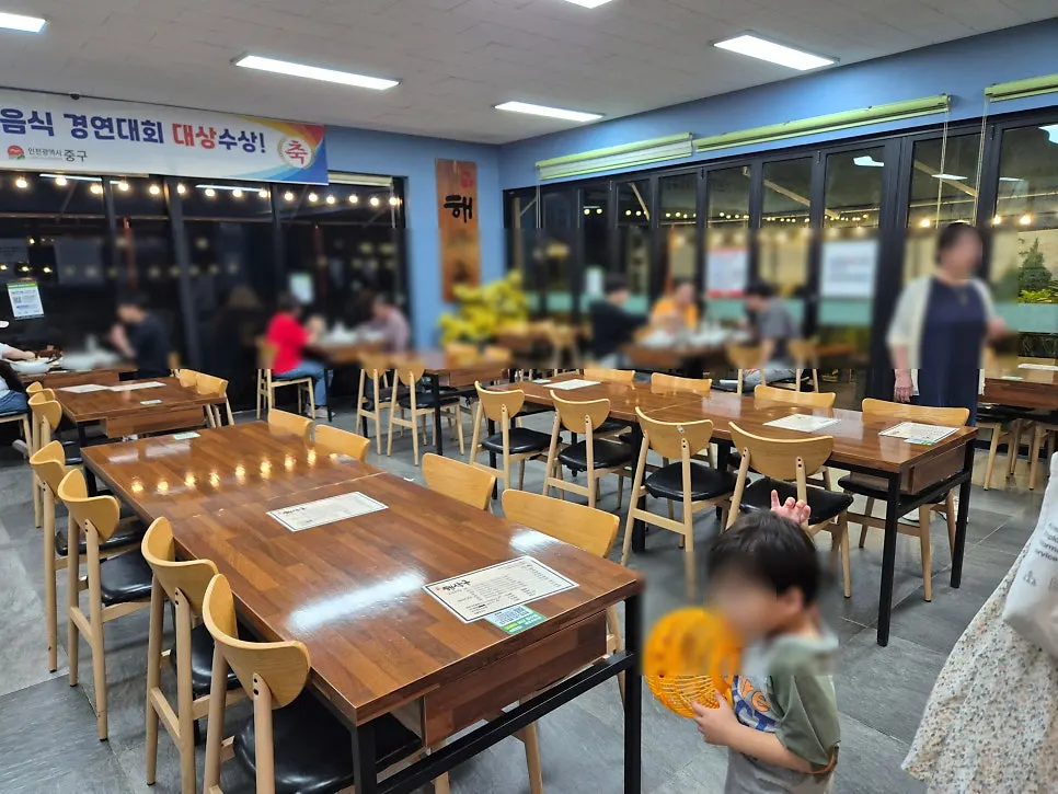 Spacious, bright dining hall tables at Haesanggung